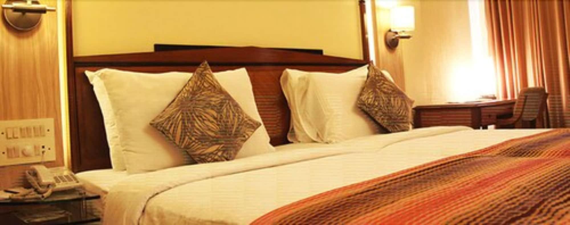 Hiltop Hotel Mumbai Exterior foto