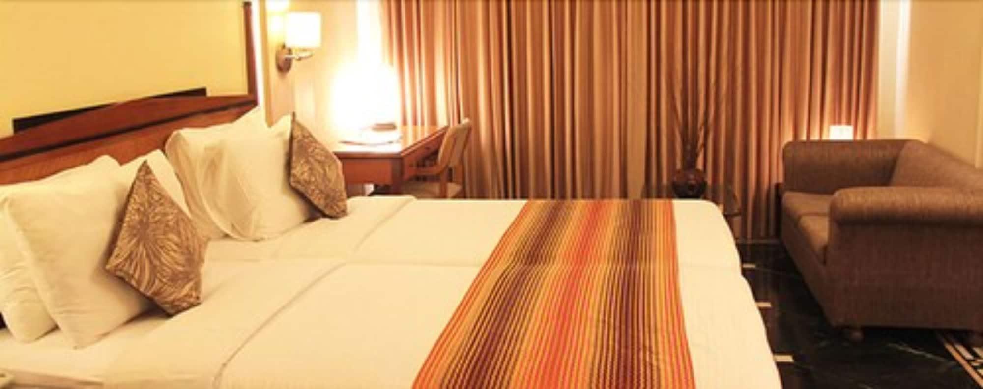Hiltop Hotel Mumbai Exterior foto