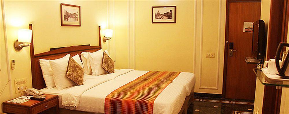 Hiltop Hotel Mumbai Exterior foto