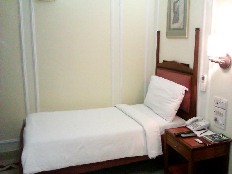 Hiltop Hotel Mumbai Exterior foto