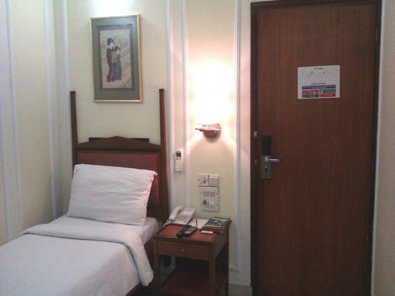 Hiltop Hotel Mumbai Exterior foto