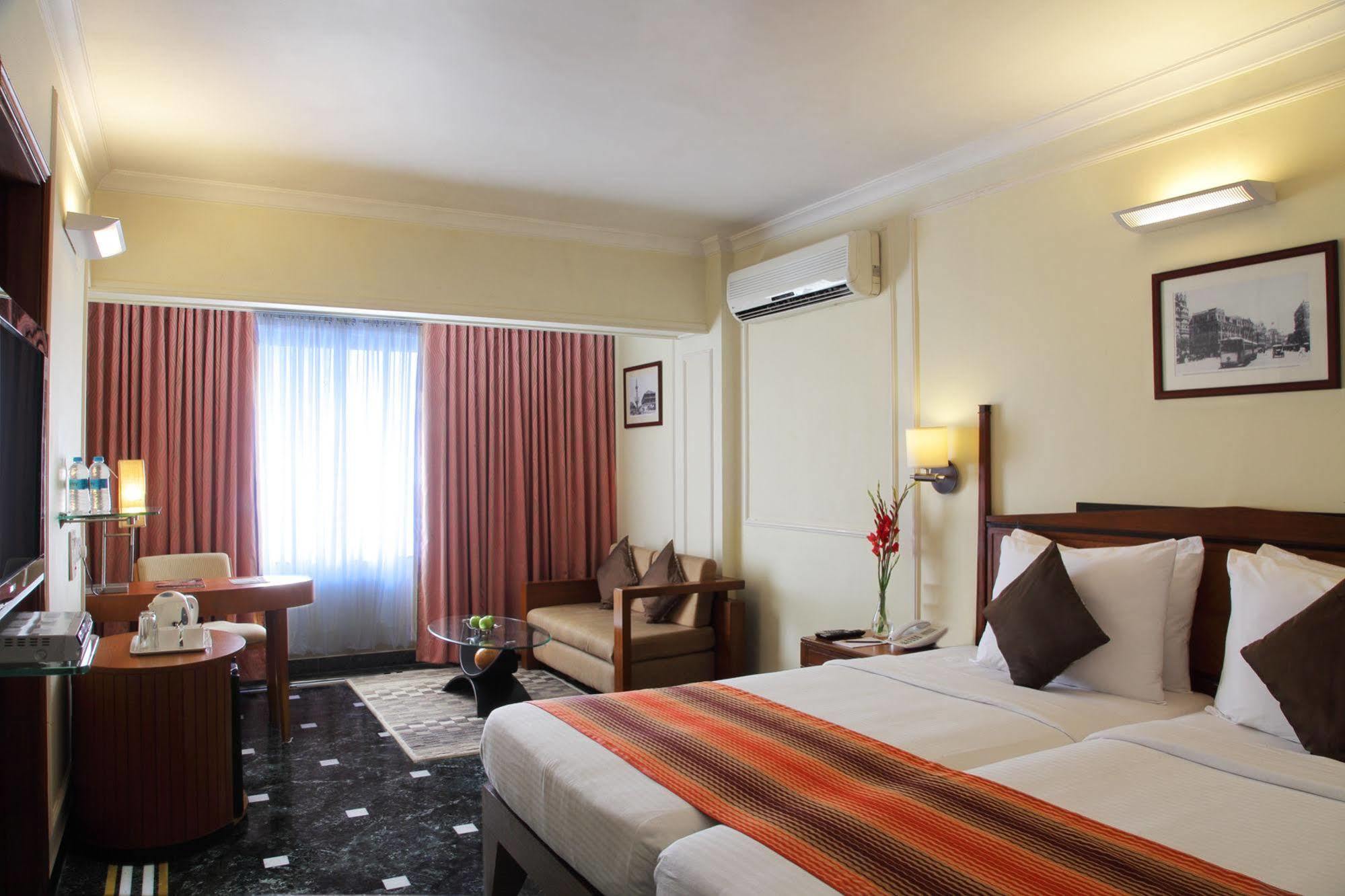 Hiltop Hotel Mumbai Exterior foto