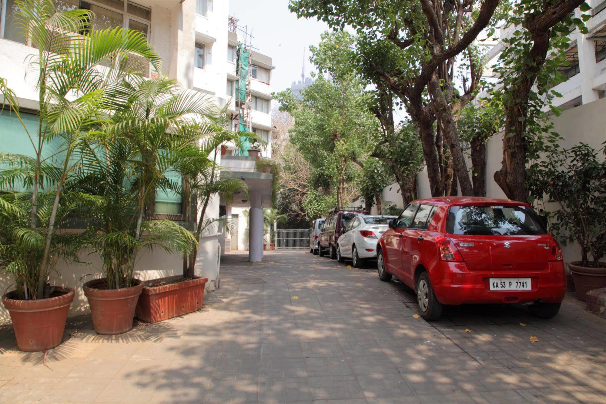 Hiltop Hotel Mumbai Exterior foto