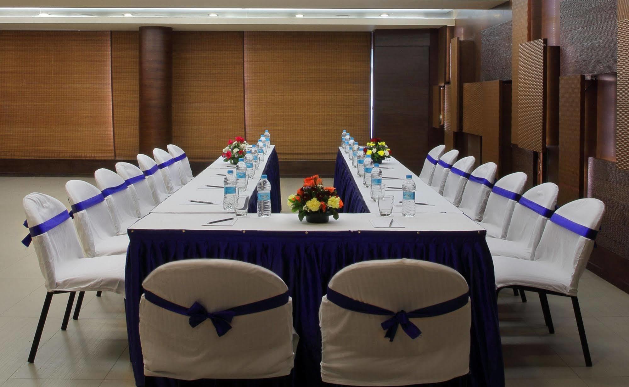 Hiltop Hotel Mumbai Exterior foto