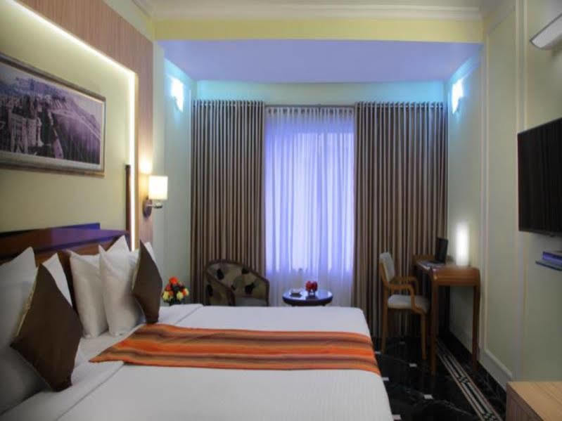 Hiltop Hotel Mumbai Exterior foto